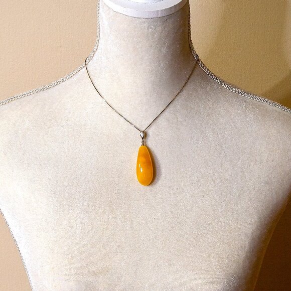 100% Real Genuine Butter Amber, Royal Amber With Silver Bail - Picture 8 of 8